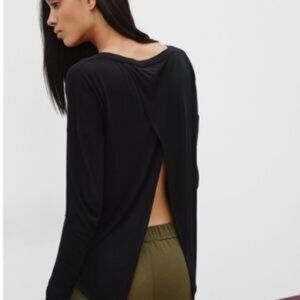 Wilfred La Riviere Long Sleeve Split  Back Rayon Top Burgundy Small